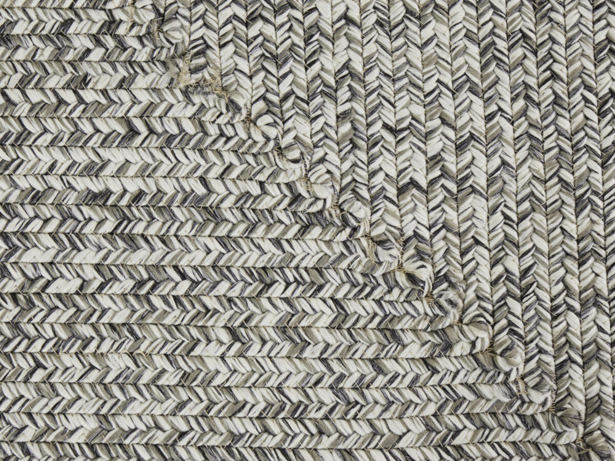 Braided tæppe i farven Mélange lavet af 100% Polypropylen med en bagside af Polypropylen