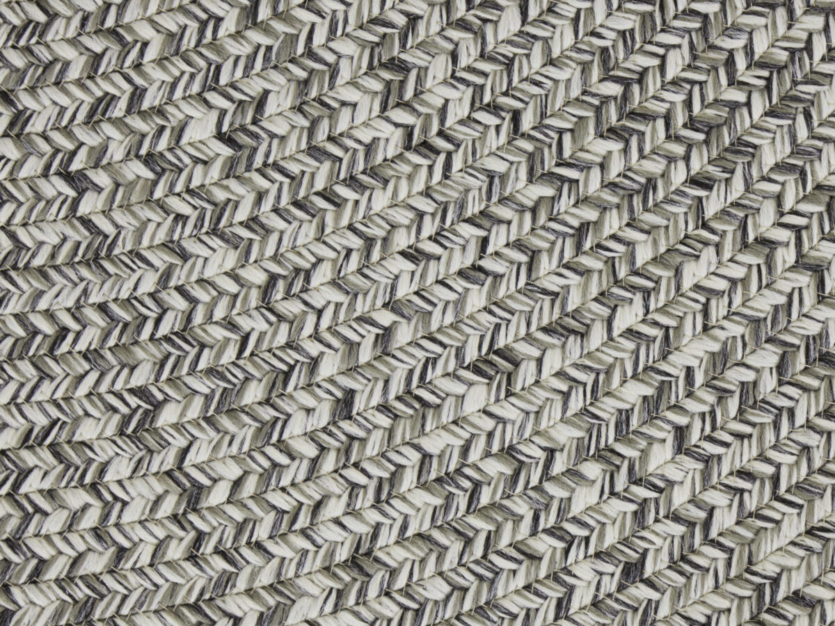 Braided tæppe i farven Mélange lavet af 100% Polypropylen med en bagside af Polypropylen