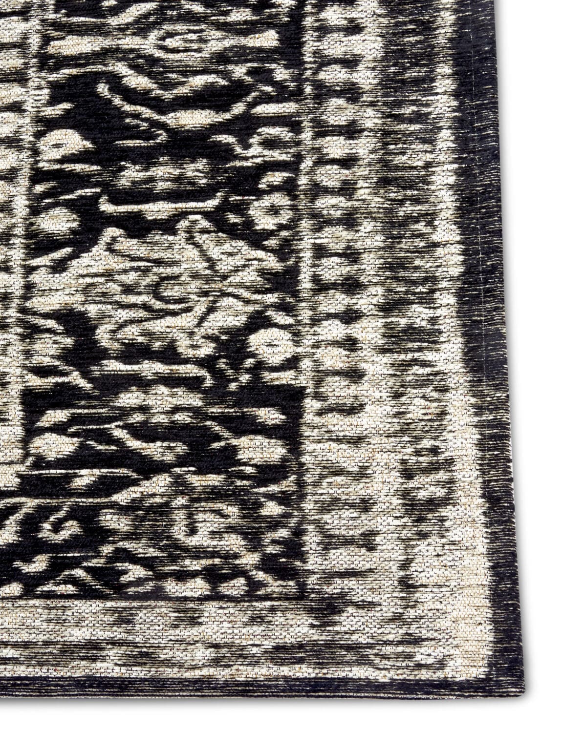 Catania tæppe i farven Sort lavet af 26% Polyester