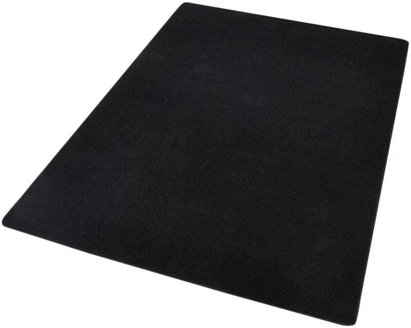 Fancy tæppe i farven Sort lavet af 100% Polypropylen med en bagside af Fleece