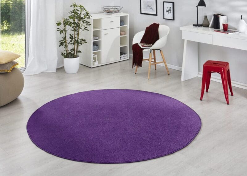 Fancy tæppe i farven Lilla lavet af 100% Polypropylen med en bagside af Fleece