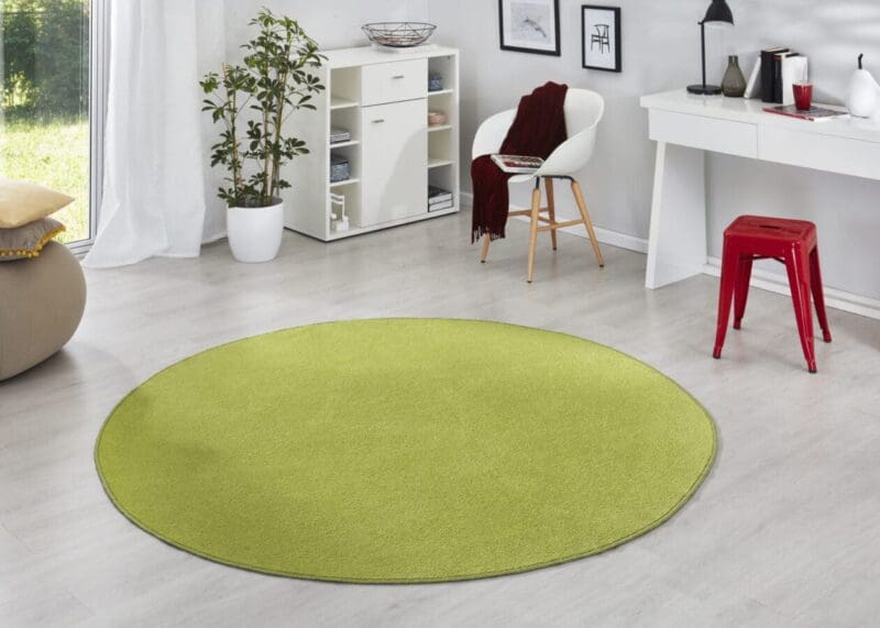 Fancy tæppe i farven Grøn lavet af 100% Polypropylen med en bagside af Fleece