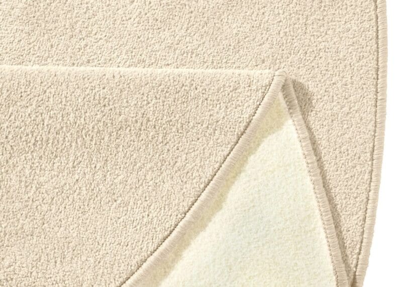 Fancy tæppe i farven Beige lavet af 100% Polypropylen med en bagside af Fleece