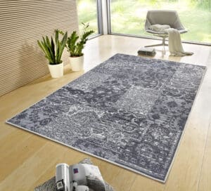 Gloria tæppe i farven Creme-blå lavet af 100% Polypropylen med en bagside af Jute