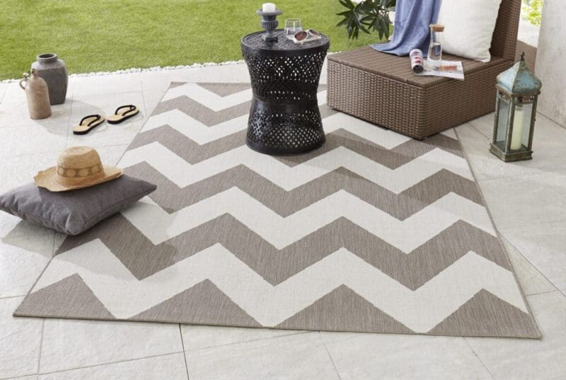 Meadow tæppe i farven Beige lavet af 100% Polypropylen med en bagside af Polypropylen