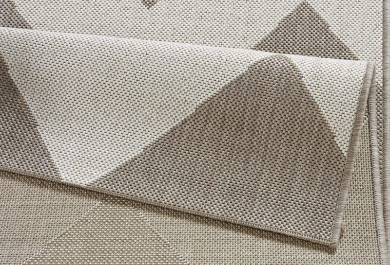 Meadow tæppe i farven Beige lavet af 100% Polypropylen med en bagside af Polypropylen