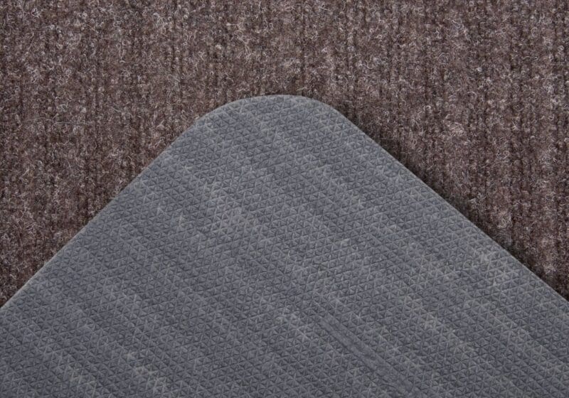 Mix Måttes tæppe i farven Brun lavet af 100% Polyester med en bagside af 100% Gummi